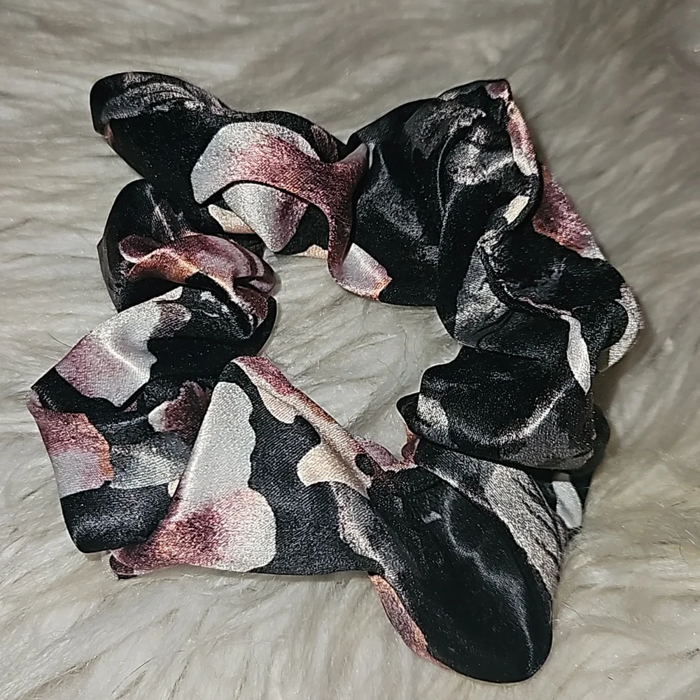 ~~Set of 2 Hair Scrunchies – Floral Silk & Black/White Plaid Bow~~